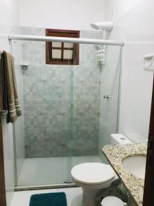 a bathroom with a shower and a toilet and a sink at Apartamento 102 no Vivendas do Serrano em Lençóis in Lençóis