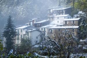 a group of buildings on a snow covered mountain at CASE CARMELI - Primula in Triora