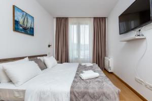 Ein Bett oder Betten in einem Zimmer der Unterkunft Apartments LORA in Apart-hotel