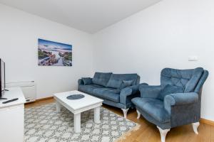 Ein Sitzbereich in der Unterkunft Apartments LORA in Apart-hotel