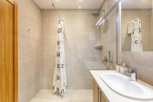 Ein Badezimmer in der Unterkunft Apartments LORA in Apart-hotel