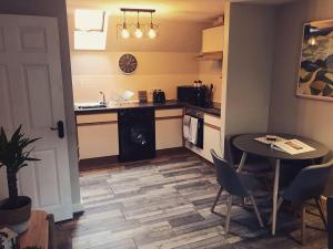 A kitchen or kitchenette at Clarabel's Guest House- The Cranny