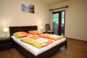 Łóżko lub łóżka w pokoju w obiekcie Vila Golful Dunării