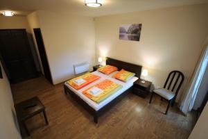 Een bed of bedden in een kamer bij Vila Golful Dunării
