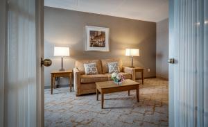 Posezení v ubytování Monte Carlo Inn Vaughan Suites