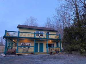 a house with a balcony on top of it at The Sunview Motel in Tannersville