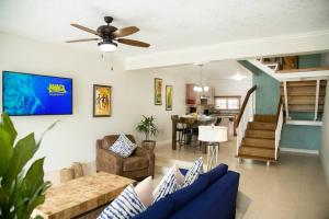 Φωτογραφία από το άλμπουμ του Choose To Be Happy at Surbiton Square - Two Bedroom Townhouse στο Κίνγκστον