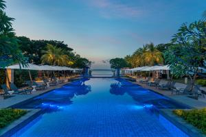 Majoituspaikassa Crimson Resort and Spa - Mactan Island, Cebu tai sen lähellä sijaitseva uima-allas