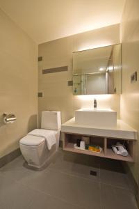 Bilik mandi di Mellow Fields Hotel