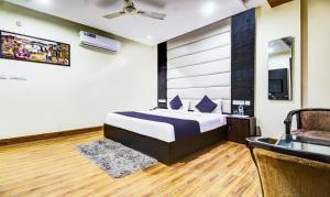 a hotel room with a bed and a desk at Hotel Black Diamond, Patiala Chok 2 min from Zirakpur Bus Stand near Panchkula in Zirakpur