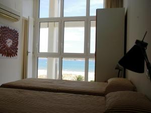 Posteľ alebo postele v izbe v ubytovaní Apartamentos Rodamar + 21 fotografií