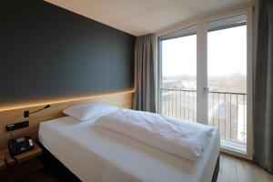 Een bed of bedden in een kamer bij 2ND HOME HOTEL