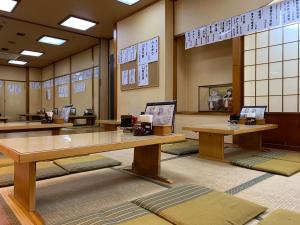 Predvorje ili recepcija u objektu Funabashi Grand Sauna and Capsule Hotel