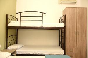 Postel nebo postele na pokoji v ubytování Anna Pousi Studios & Apartment