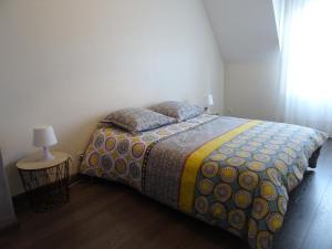 Ένα ή περισσότερα κρεβάτια σε δωμάτιο στο Duplex residence d'orléans