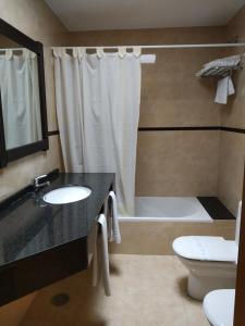 a bathroom with a sink and a toilet and a tub at El Eden in El Ejido