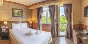 Postel nebo postele na pokoji v ubytování Kings Hotel Dalat