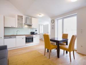 Kuchnia lub aneks kuchenny w obiekcie Vienna Stay Apartments Pezzl 1170