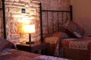 a bedroom with two beds and a lamp on a table at Hostal del Senglar in Espluga de Francolí