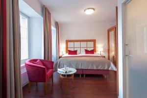 Ліжко або ліжка в номері Hotel zur Post