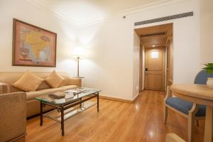 Posezení v ubytování The Orchid Hotel Mumbai Vile Parle