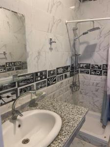 Phòng tắm tại Senmut Luxory Apartments
