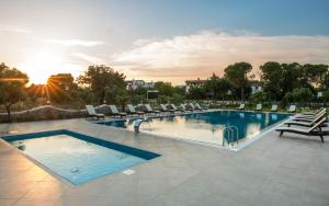 Bazén v ubytování Helen Troya Hotel Geyikli nebo v jeho okolí