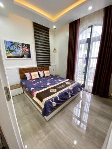 Cama o camas de una habitación en Khanh Phong Homestay Venice 21-12 Vinhomes Imperia