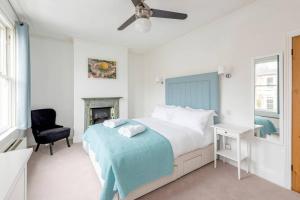 Spacious House - 2 Double Rooms - Street Parking - Garden