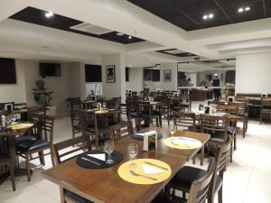 欧西塔诺阿帕特酒店餐厅或其他用餐的地方
