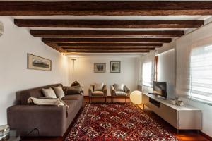 A seating area at San Pantalon Luxury Penthouse R&R