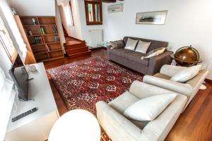 A seating area at San Pantalon Luxury Penthouse R&R