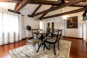 A seating area at San Pantalon Luxury Penthouse R&R