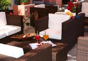 Posezení v ubytování Miramare Inn Hotel