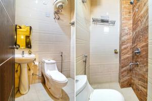 Dos imágenes de un baño con inodoro y lavabo. en FabHotel TP Suites, en Nueva Delhi 18 fotos más