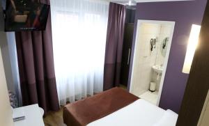 Vuode tai vuoteita majoituspaikassa Hotel Phenix