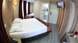 Vuode tai vuoteita majoituspaikassa Hotel Phenix