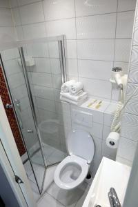Kylpyhuone majoituspaikassa Hotel Phenix