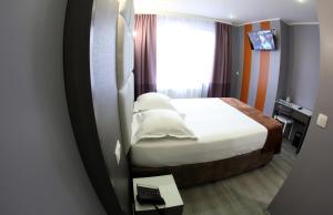 Vuode tai vuoteita majoituspaikassa Hotel Phenix