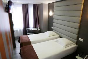 Vuode tai vuoteita majoituspaikassa Hotel Phenix