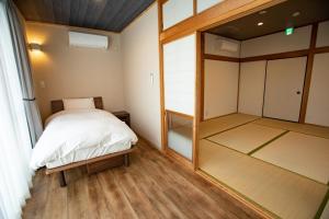En eller flere senger på et rom på 洋宿 Hiroi Yado