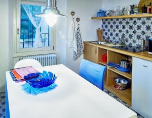 A kitchen or kitchenette at Lady of the Lake