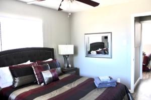 a bedroom with a bed and a ceiling fan at CYC Eclectic Escape in San Antonio