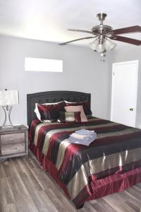 a bedroom with a bed and a ceiling fan at CYC Eclectic Escape in San Antonio