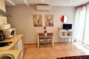 Gallery image of Apartamentos El Cenachero in Málaga