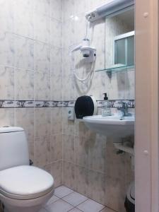 Koupelna v ubytování Hotel Yes