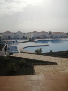 Бассейн в Bungalows Castillo Beach или поблизости
