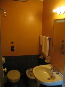 Ένα μπάνιο στο Residence Viserba +1 φωτογραφίες