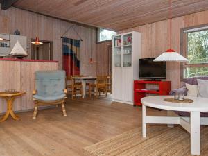 Gallery image of 6 person holiday home in Glesborg in Fjellerup
