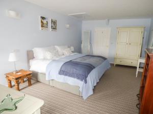 a bedroom with a large bed and a table at Garden Cottage in Richmond